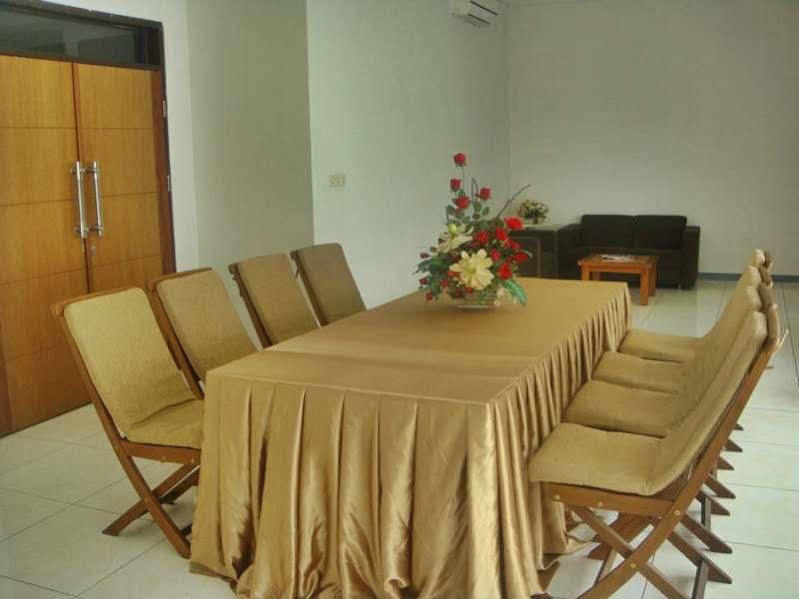 בנדונג Marciella Hotel מראה חיצוני תמונה